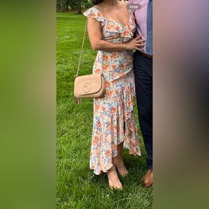 ASTR dress(Mahalia Floral Sweetheart Ruffle Midi Dress
Blue orange floral / M)